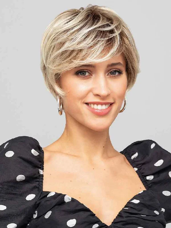 Short wig with a geometric pattern for a unique and fashion - forward design Point Mono Lace wig - Gisela Mayer Short wig with a geometric pattern for a unique and fashion - forward design Point Mono Lace wig - Gisela Mayer